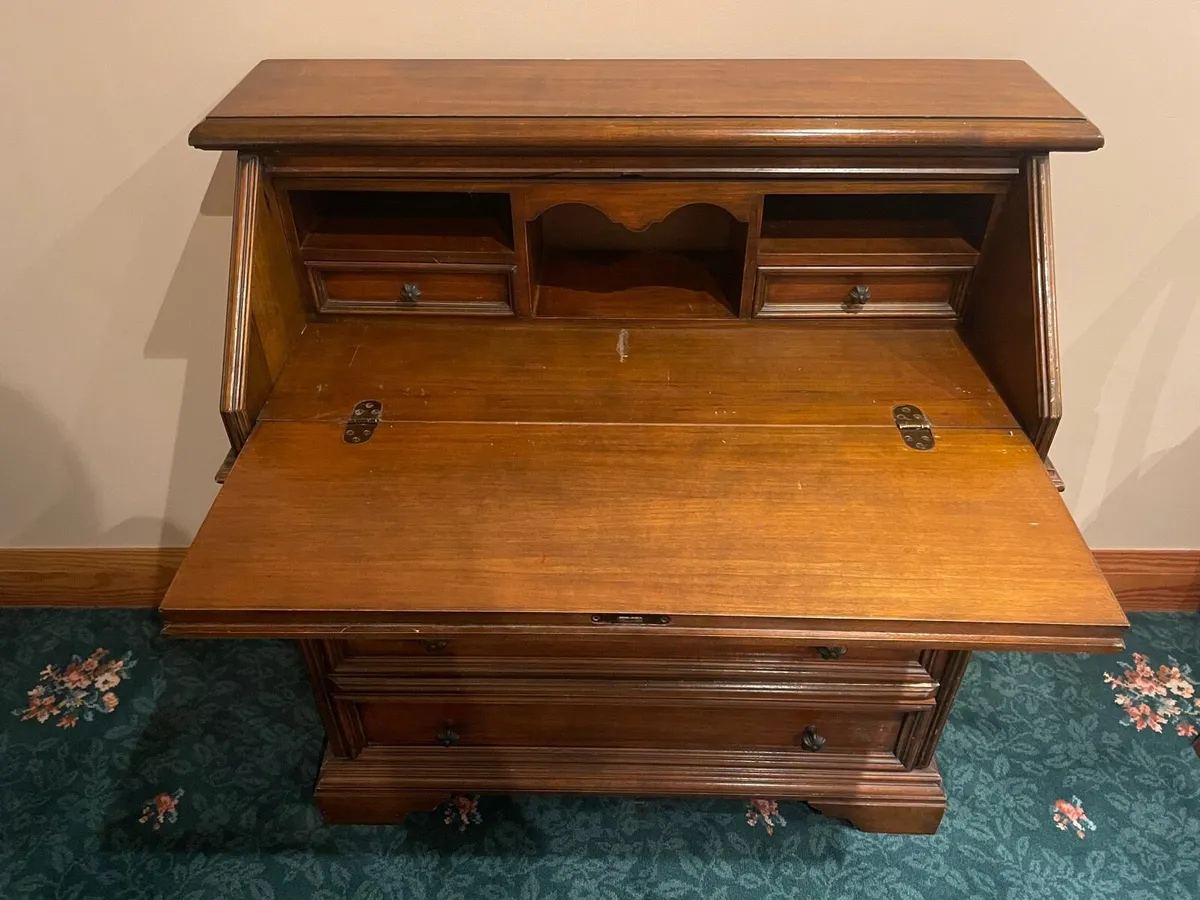 Desk / Bureau - Image 2