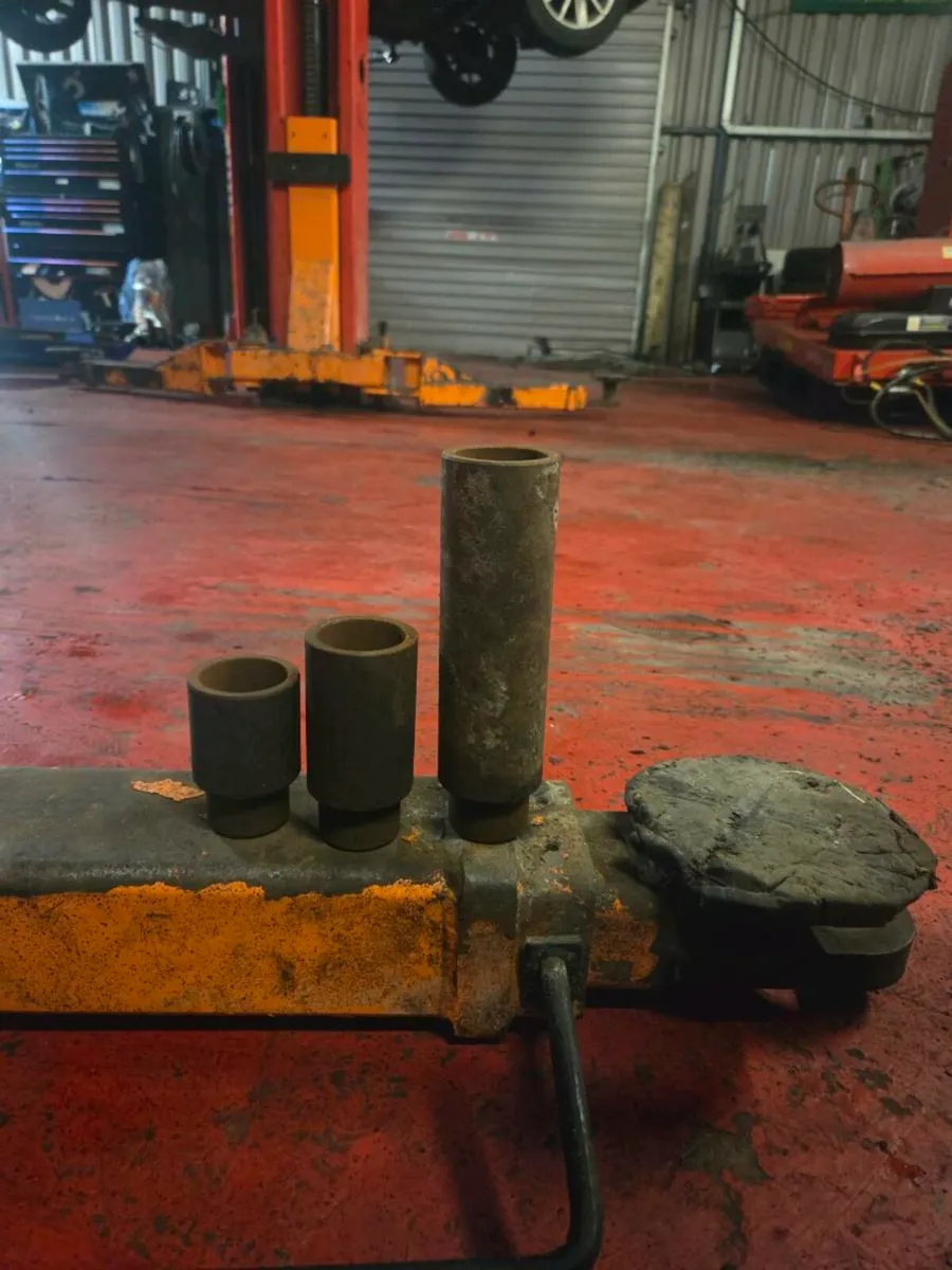 Garage lift - Image 2