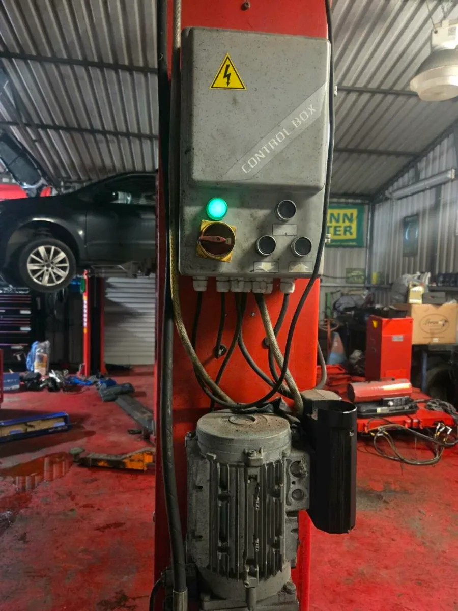 Garage lift - Image 3