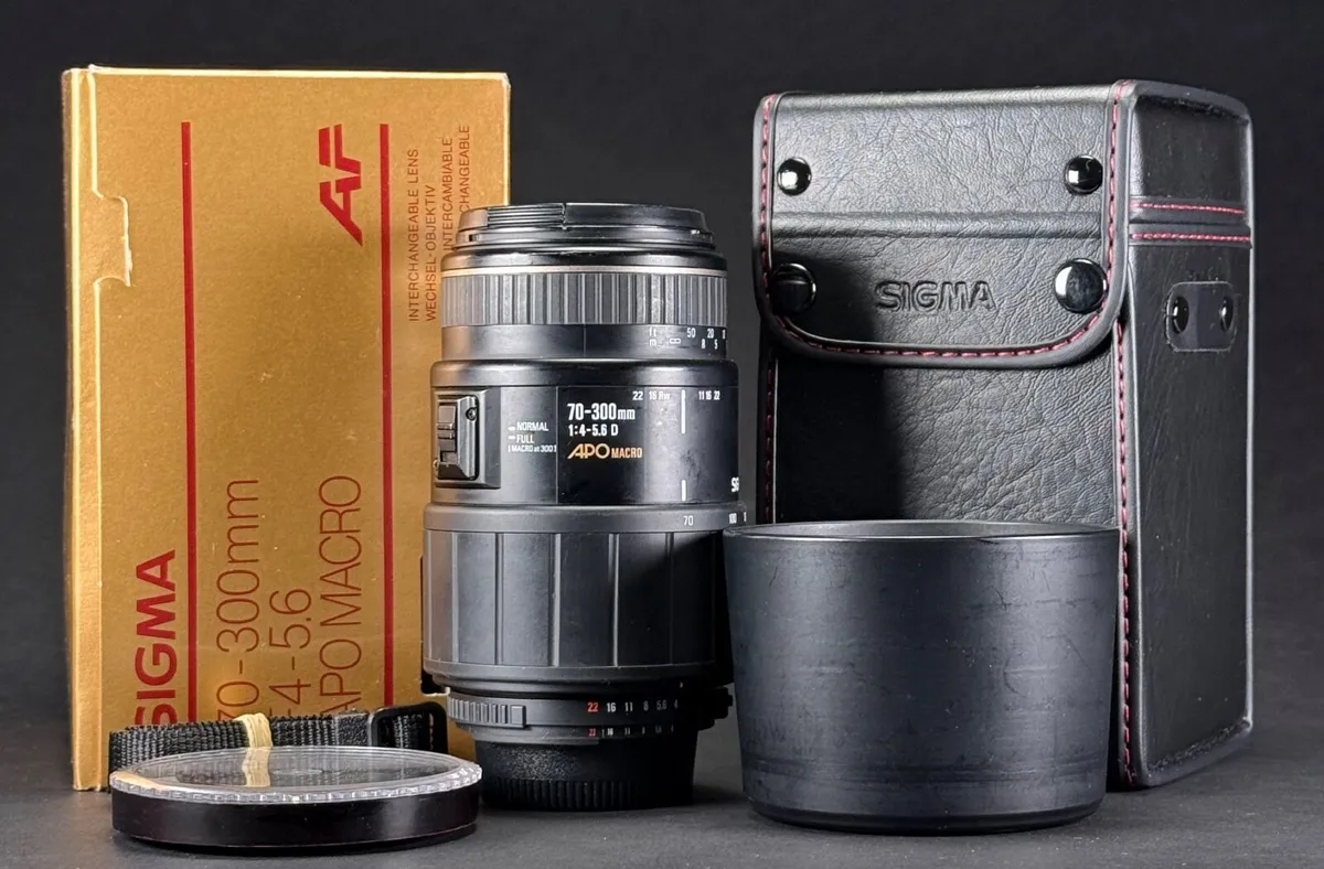 Nikon F SIGMA Apo 70-300mm F4-5.6 D APO MACRO - Image 1
