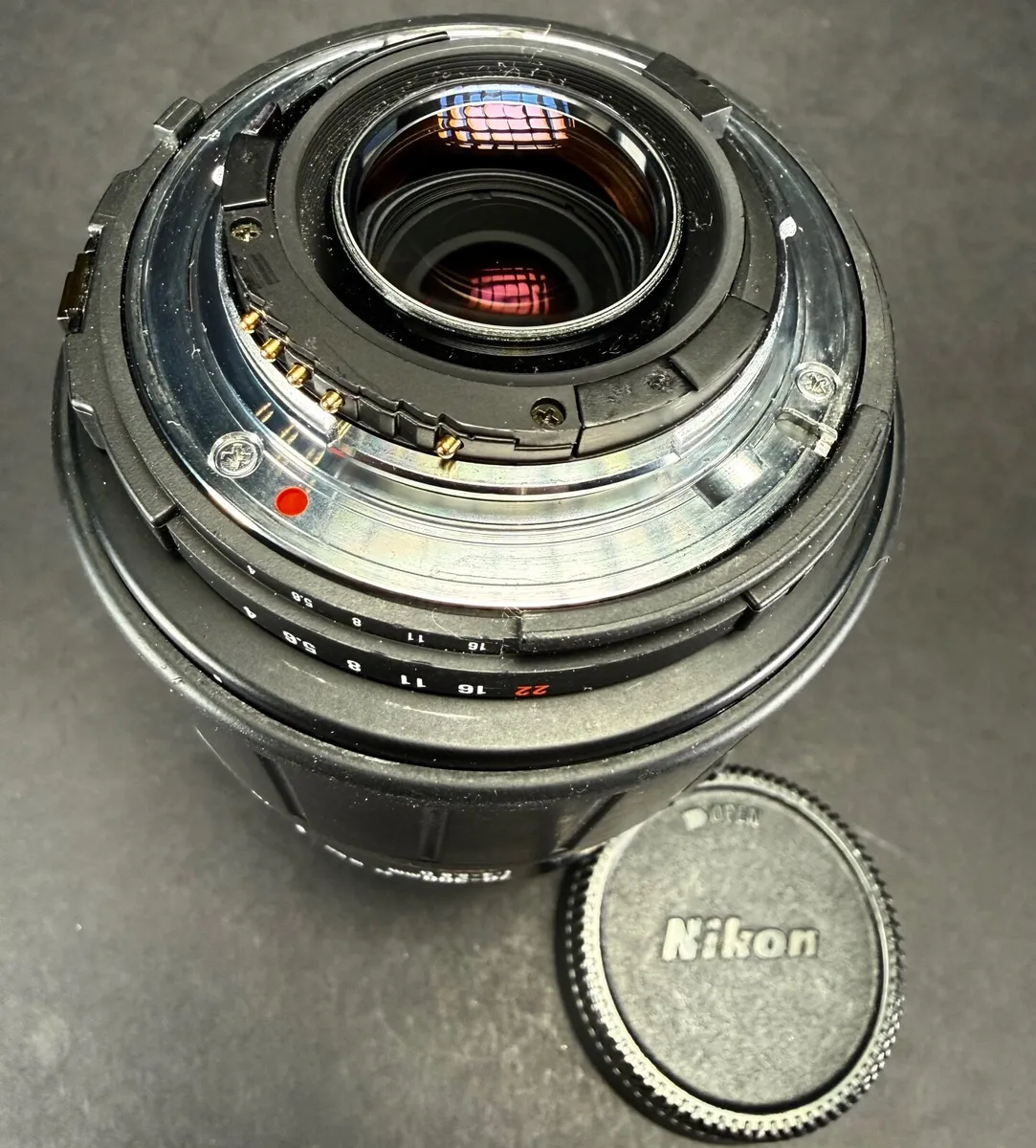 Nikon F SIGMA Apo 70-300mm F4-5.6 D APO MACRO - Image 3