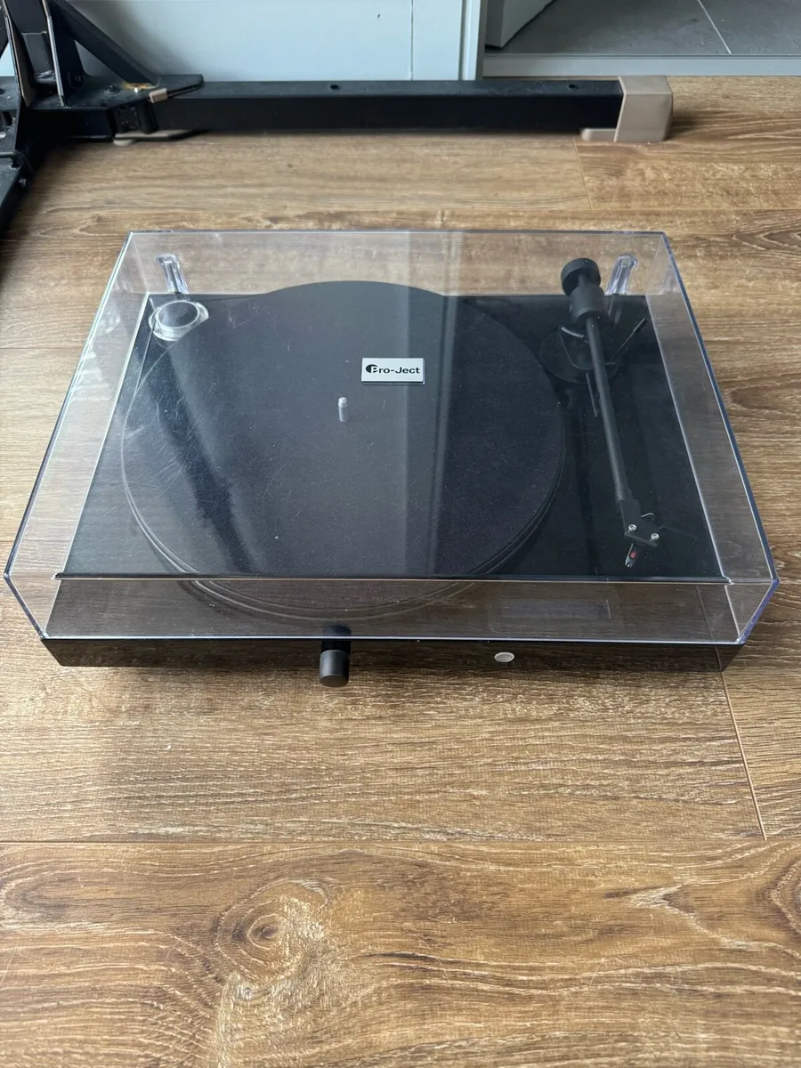 Pro-Ject Jukebox E Turntable / integrated amp - Image 2