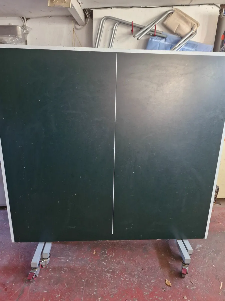 Table tennis table - Image 1