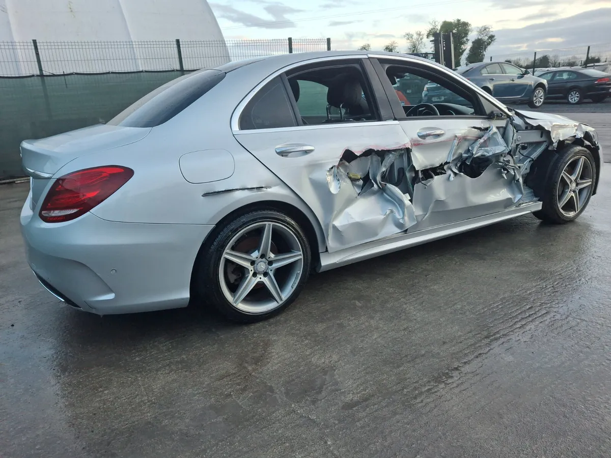 2016 Mercedes 220 C  Amg Line  Premium - Image 4