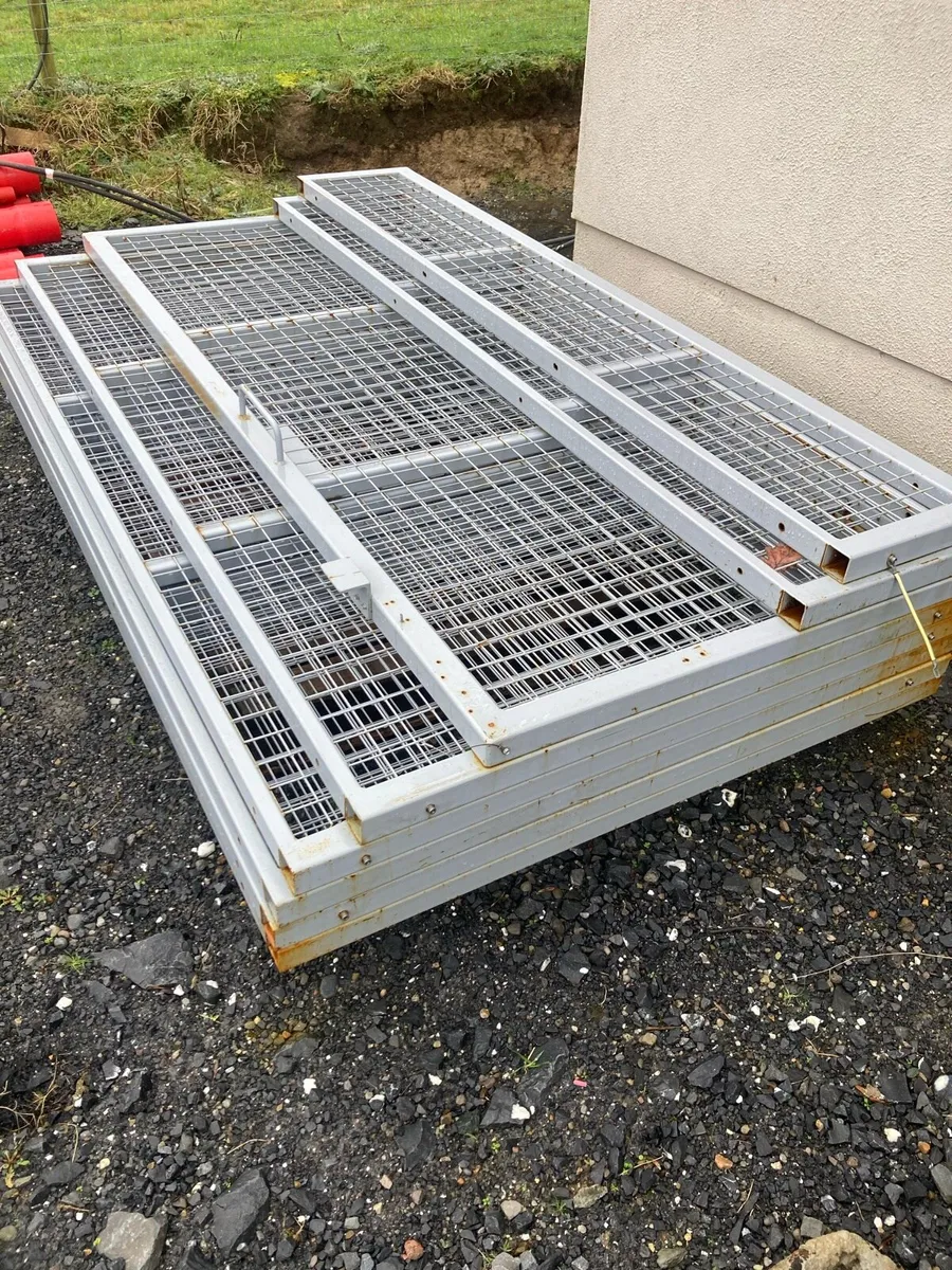 Dog run/ cage - Image 1