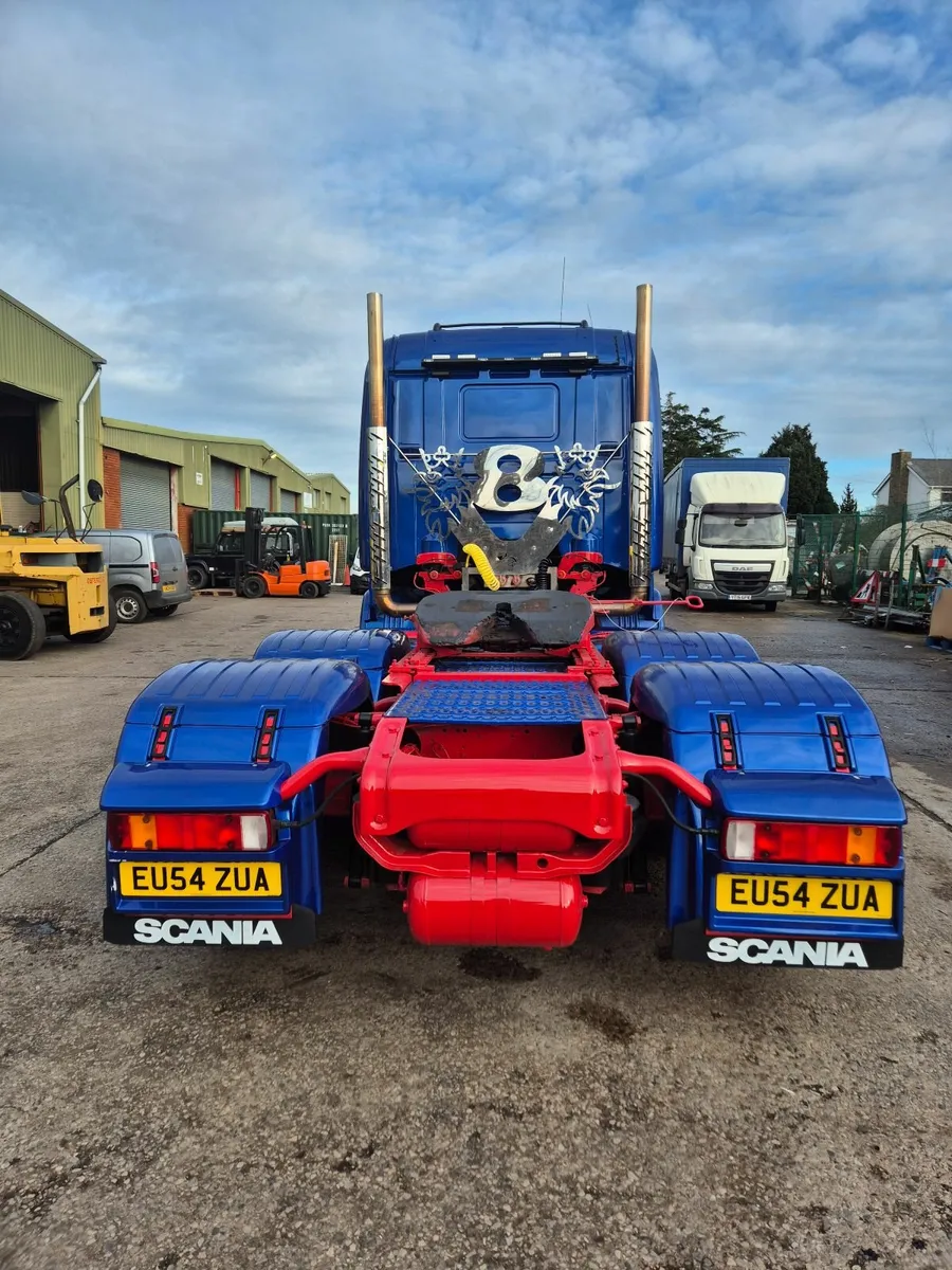 SCANIA R580 V8 TRACTOR UNIT TAG AXLE 2005 - Image 2