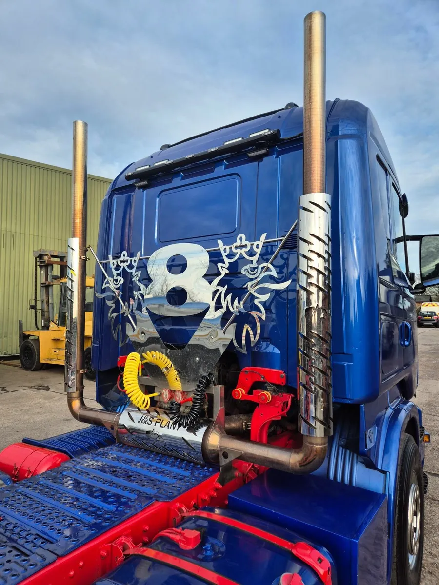 SCANIA R580 V8 TRACTOR UNIT TAG AXLE 2005 - Image 4
