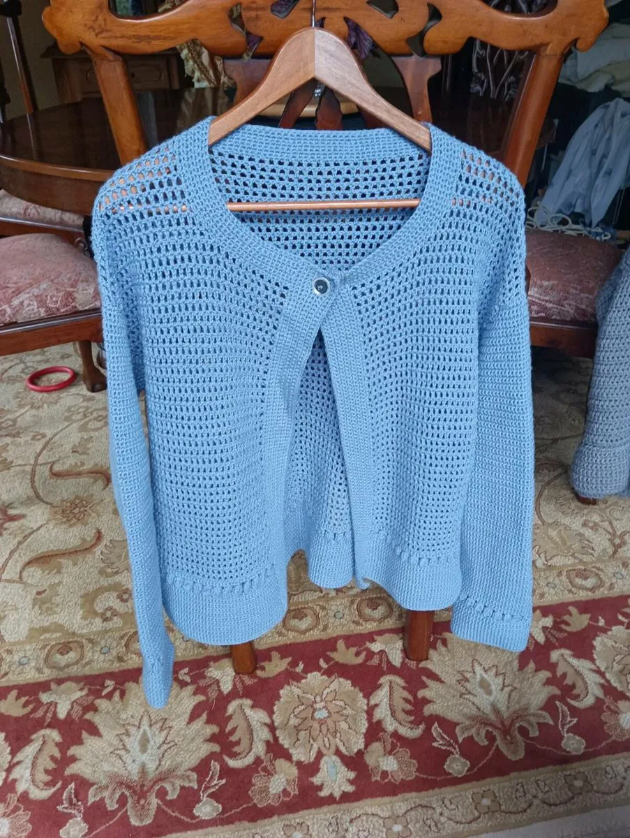 Lovely 💯 blarney wool cardigan 20 euro med - Image 3