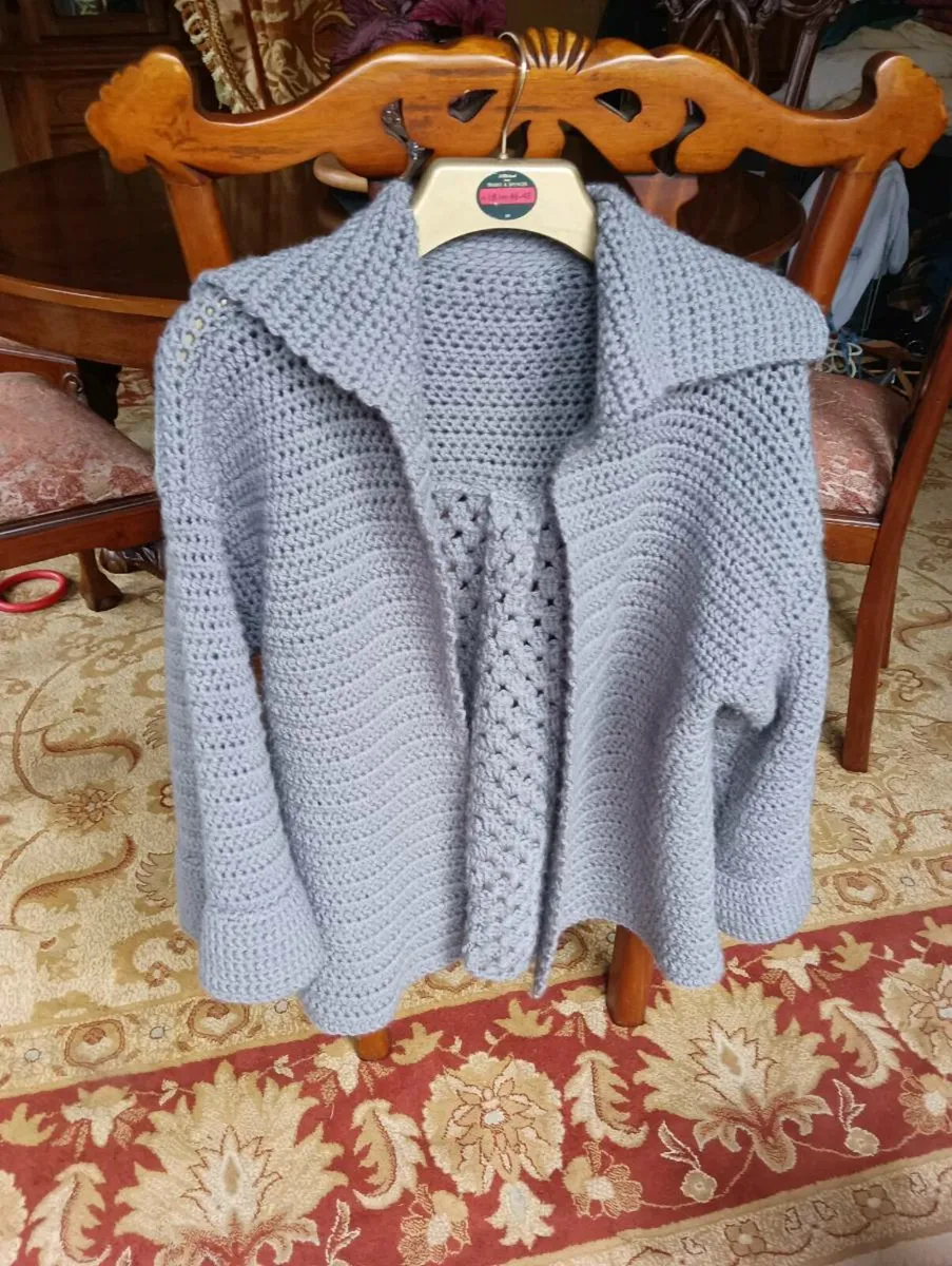 Lovely 💯 blarney wool cardigan 20 euro med - Image 4