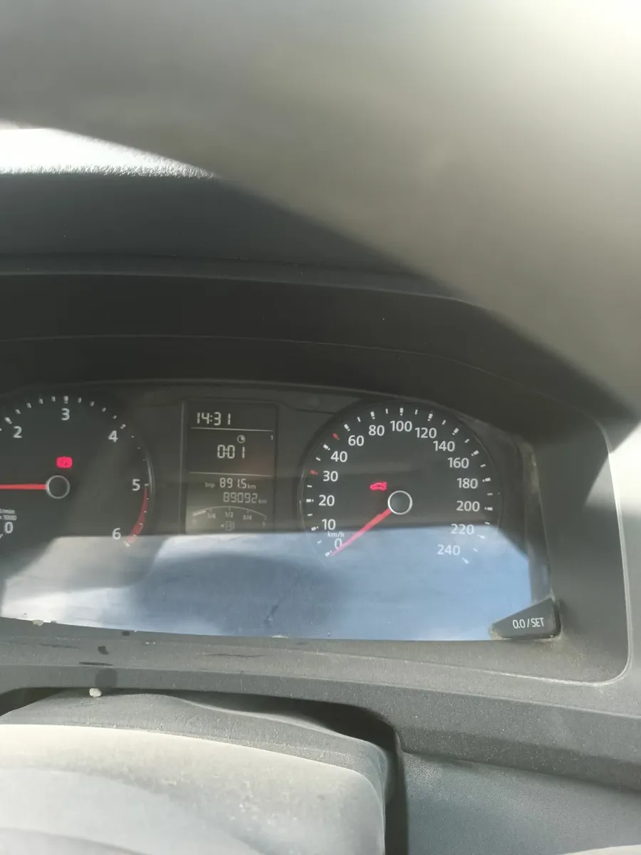 Volkswagen Transporter 2017 - Image 2