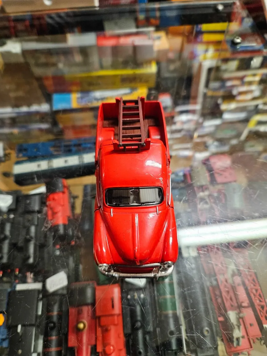 Corgi Saico Morris Minor Fire Engine - Image 1