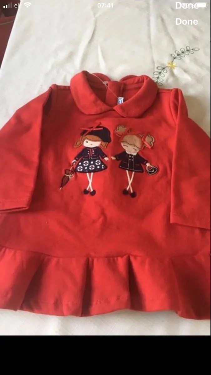 Girls stunning top 9 mths €3 - Image 1