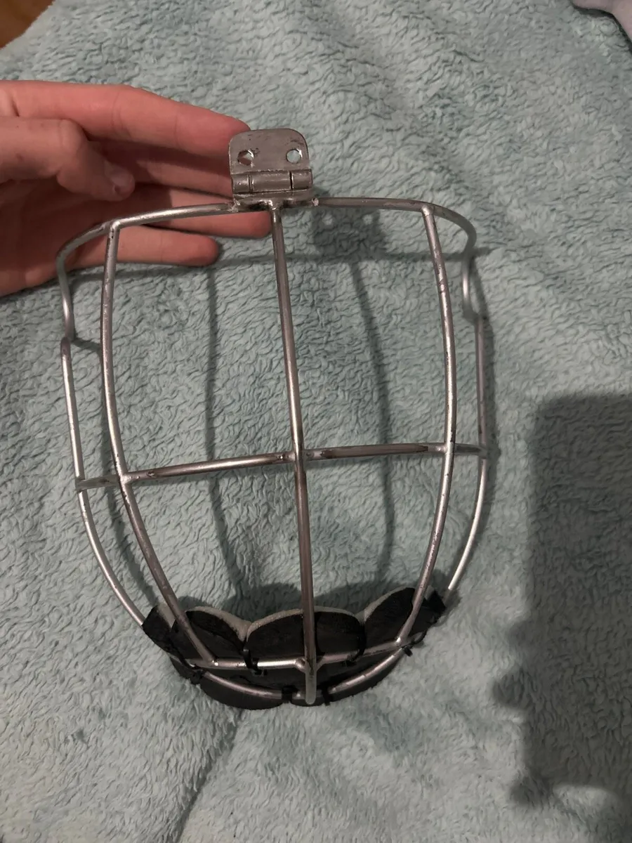 Hurling helmet - Image 1