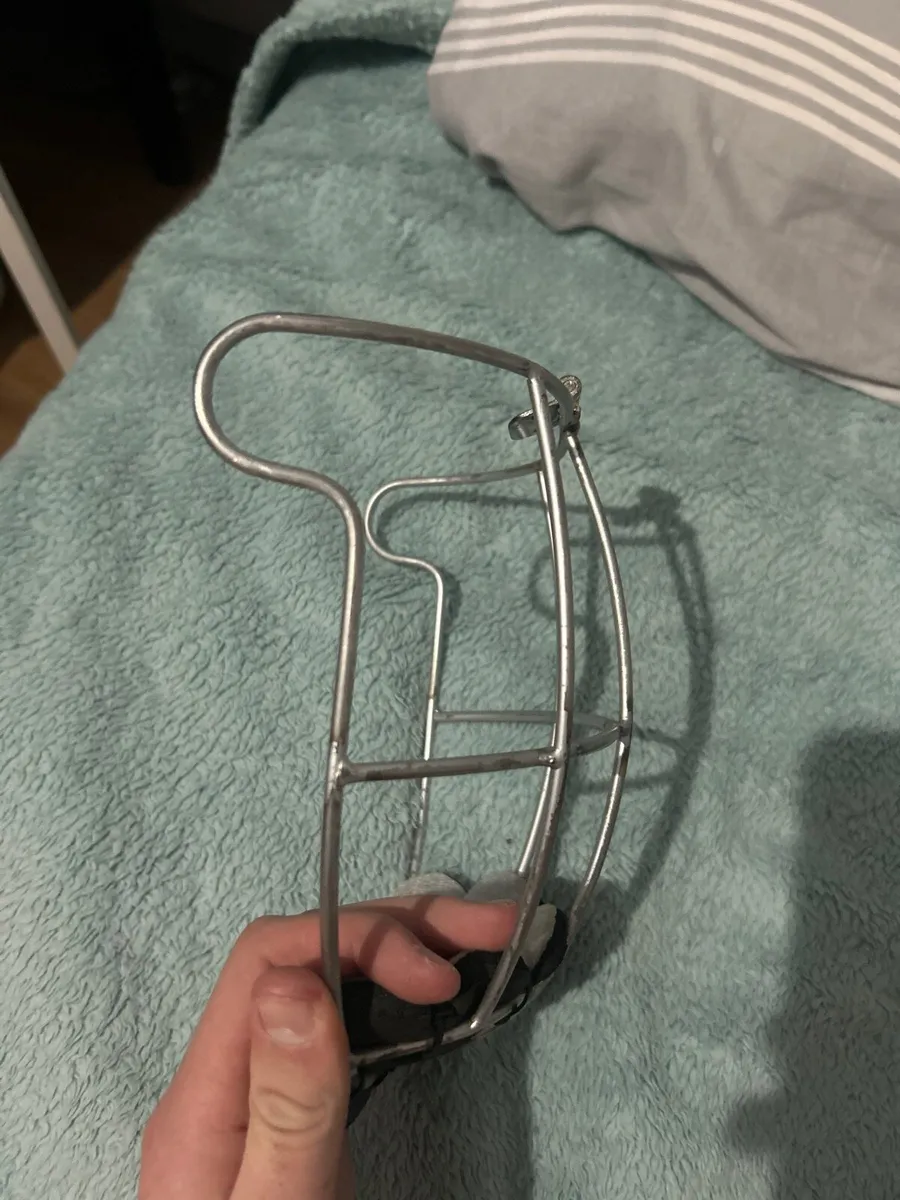 Hurling helmet - Image 3