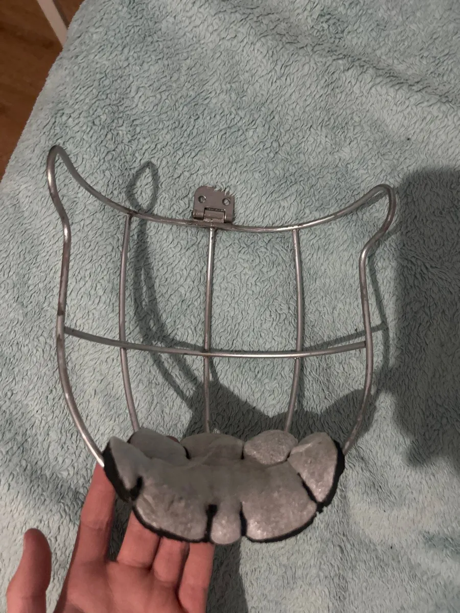 Hurling helmet - Image 4