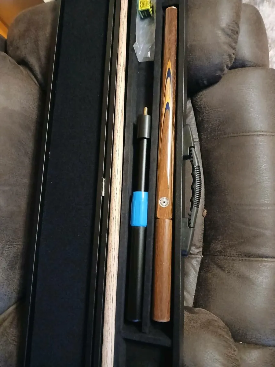 Ash Snooker cue  in 4 piece case set - Image 1