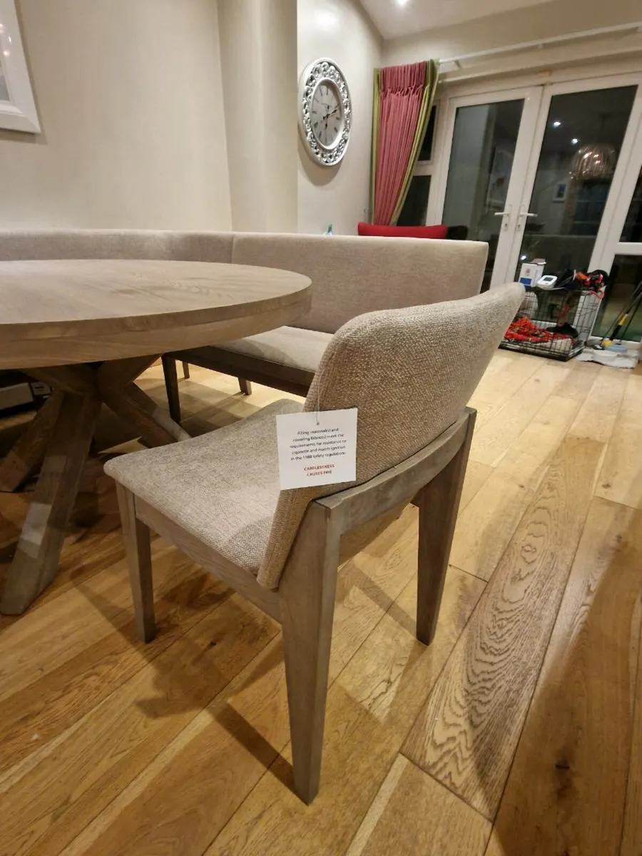 Brand new dining room set...delivered today - Image 3