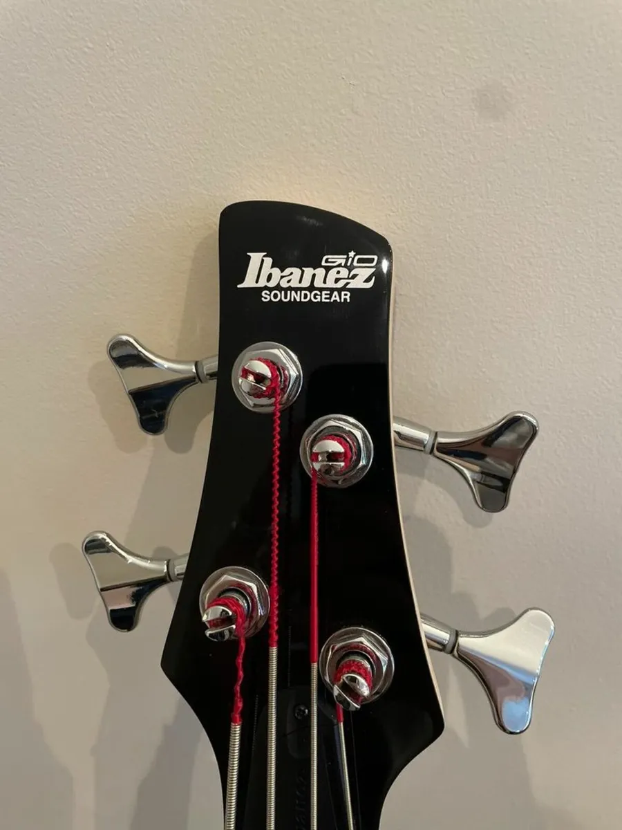Ibanez GSR200 Bass Guitar & Vox Pathfinder BassAmp - Image 2