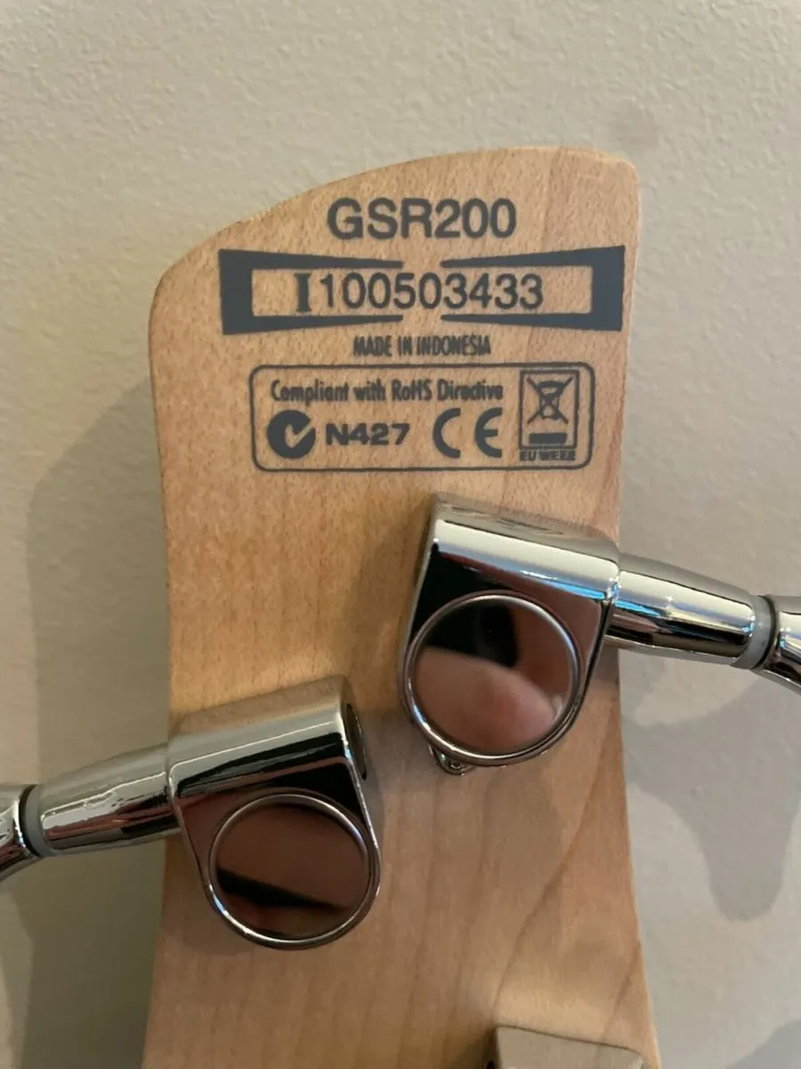 Ibanez GSR200 Bass Guitar & Vox Pathfinder BassAmp - Image 4