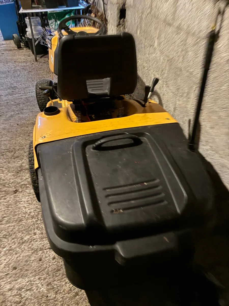 Ride on lawnmower- Cub Cadet LT 1 - Image 2