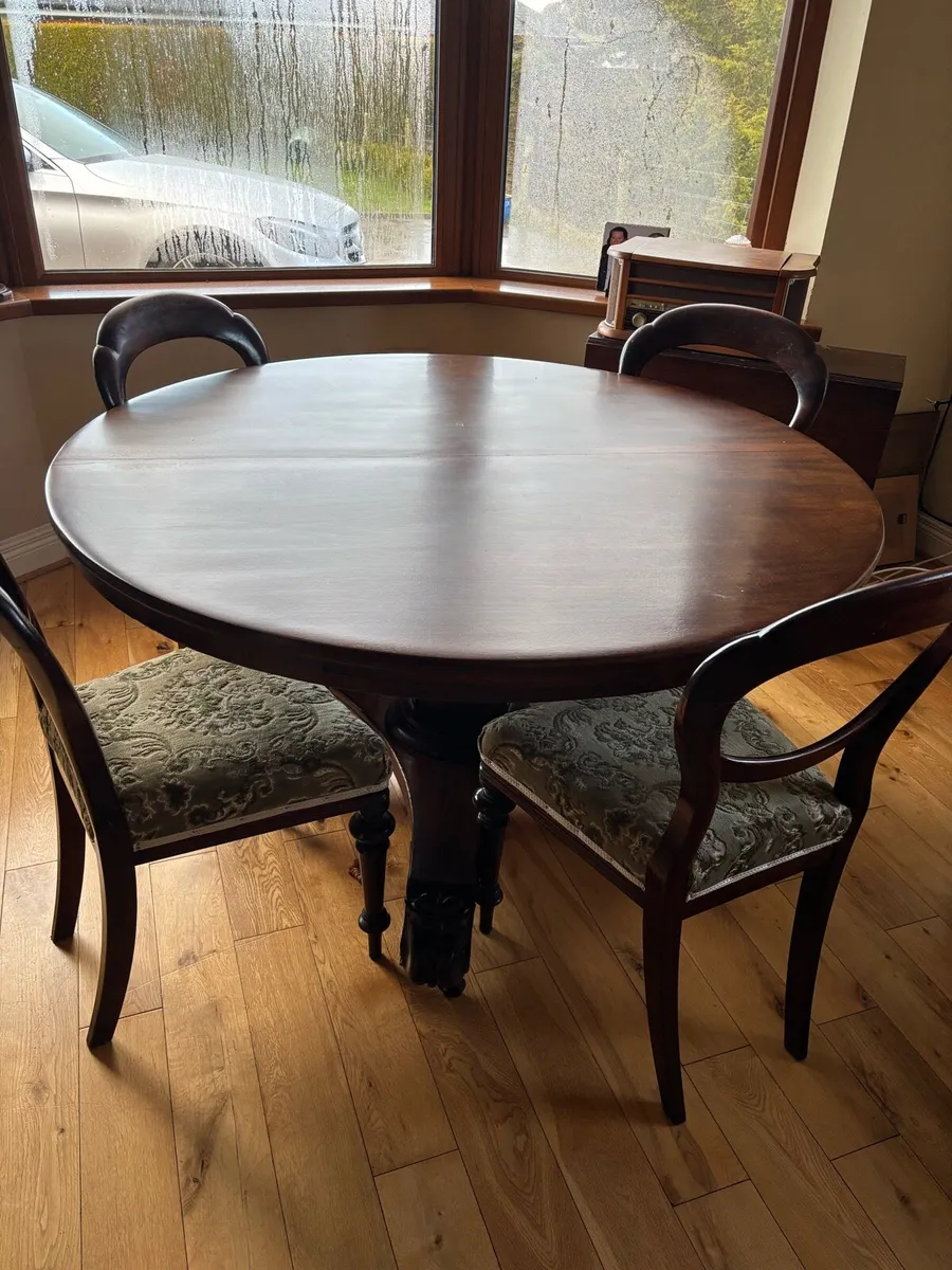 Mahogany table and four chairs - Image 1