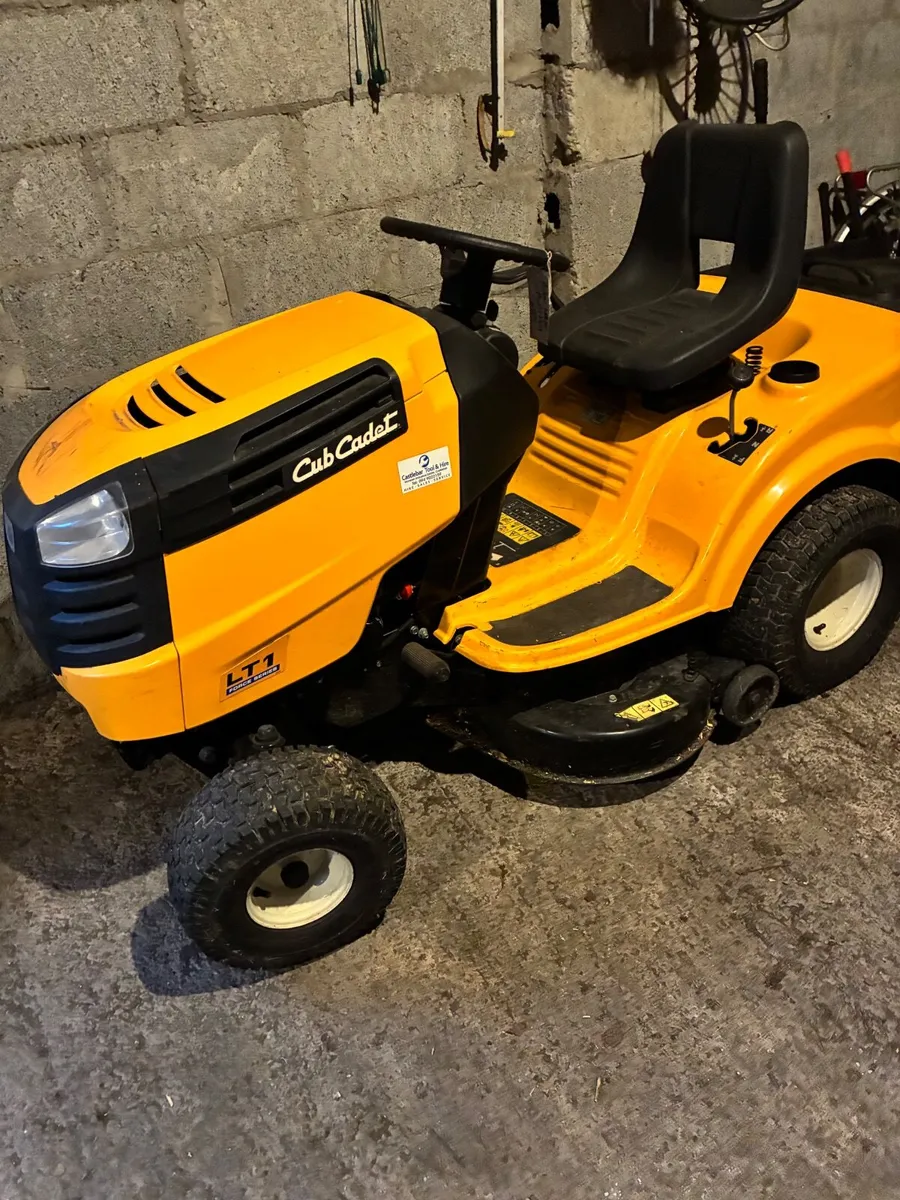 Ride on lawnmower- Cub Cadet LT 1 - Image 1