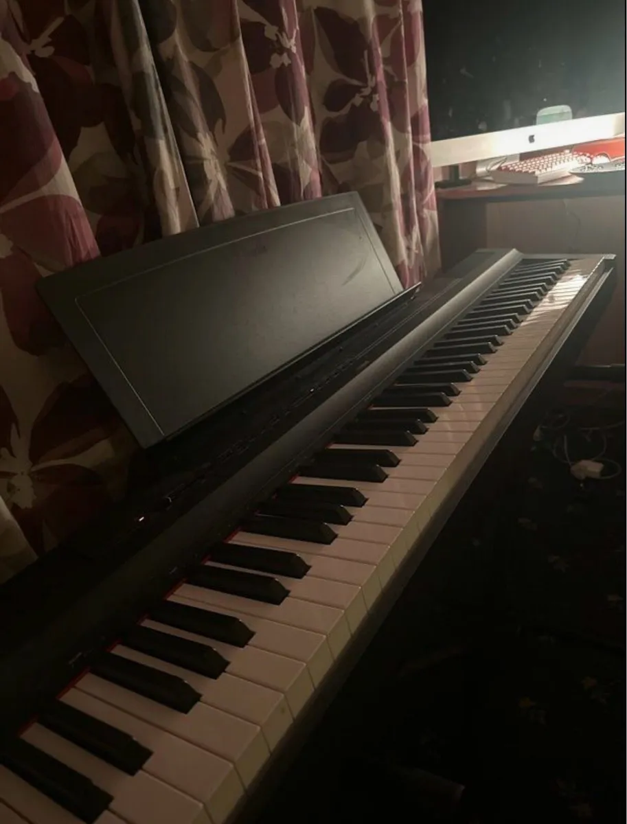 Yamaha P125 (black) + Stand + Piano Bag - Image 2