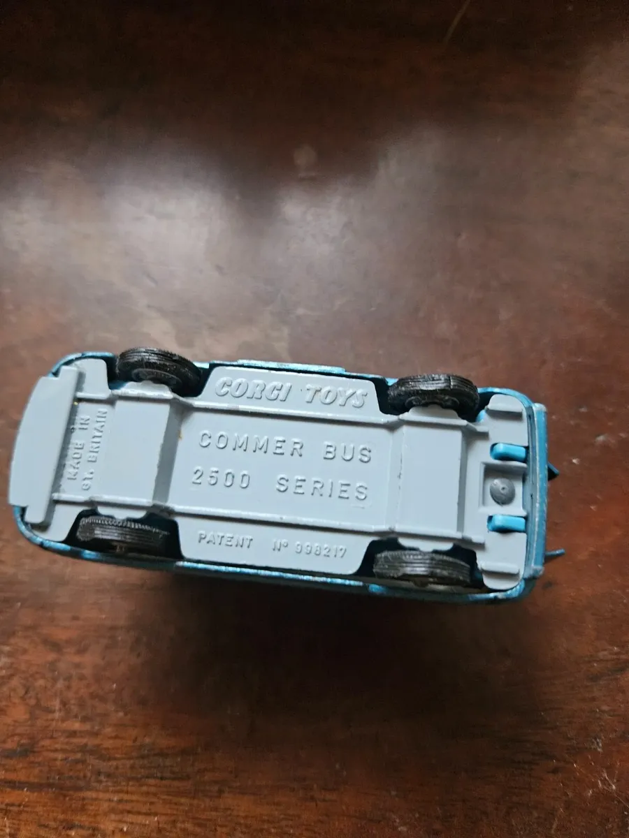 Corgi Commer Minibus - Image 2