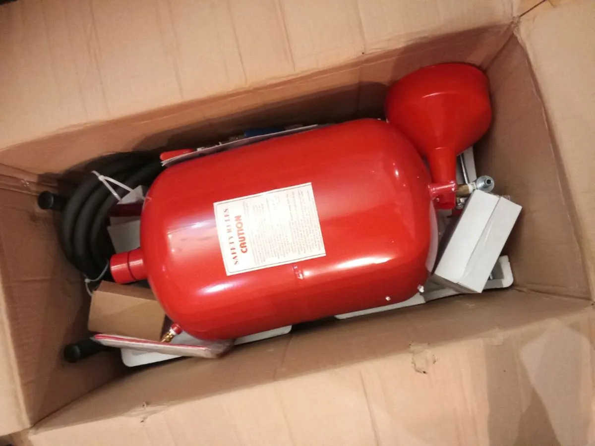 10 Gallon Sandblaster - Image 4