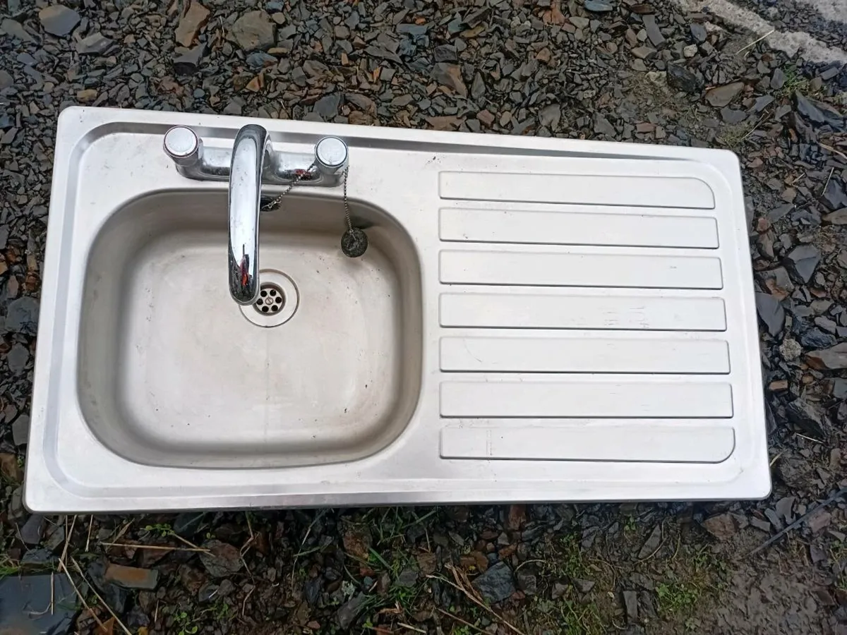 3 kitchen sinks. 70e the lot. - Image 3