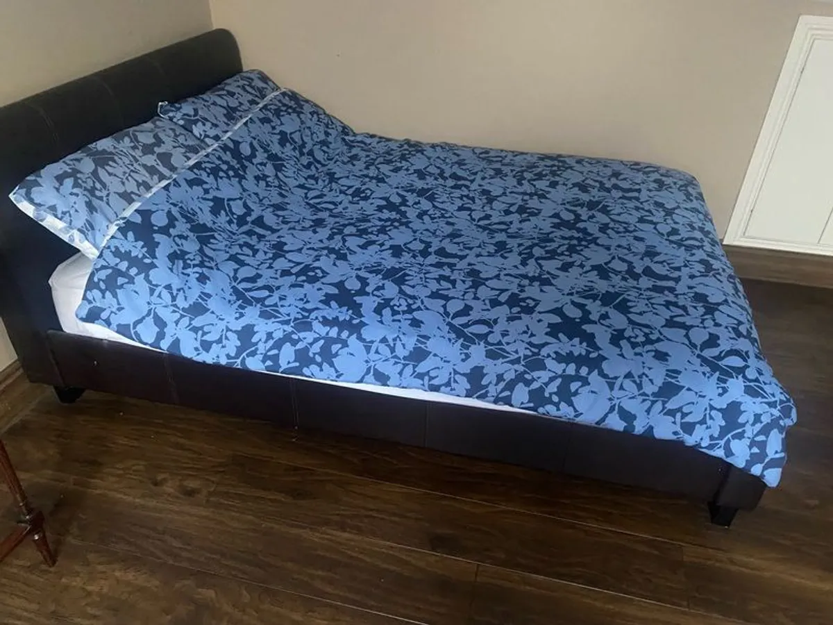 Double and single beds - Image 3