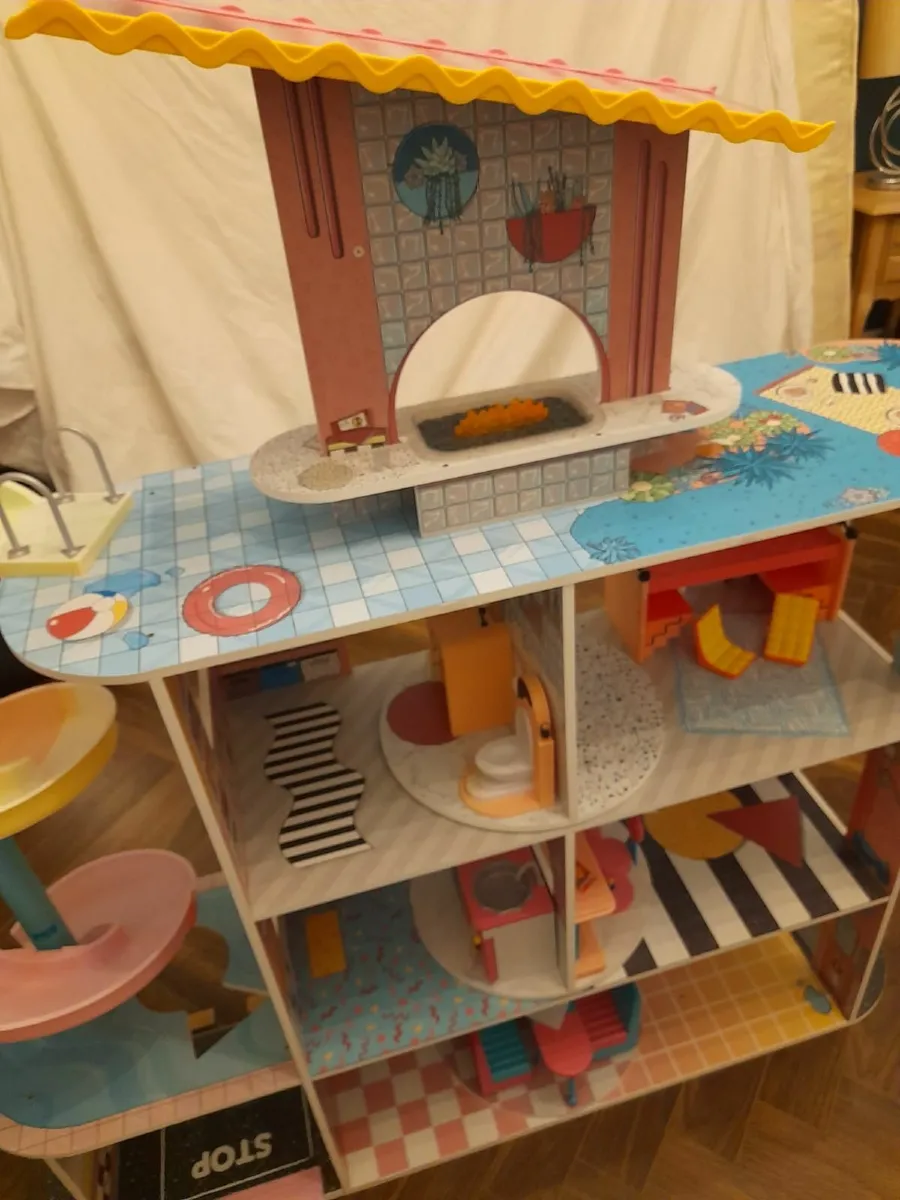 LOL Dollhouse for sale - Image 1