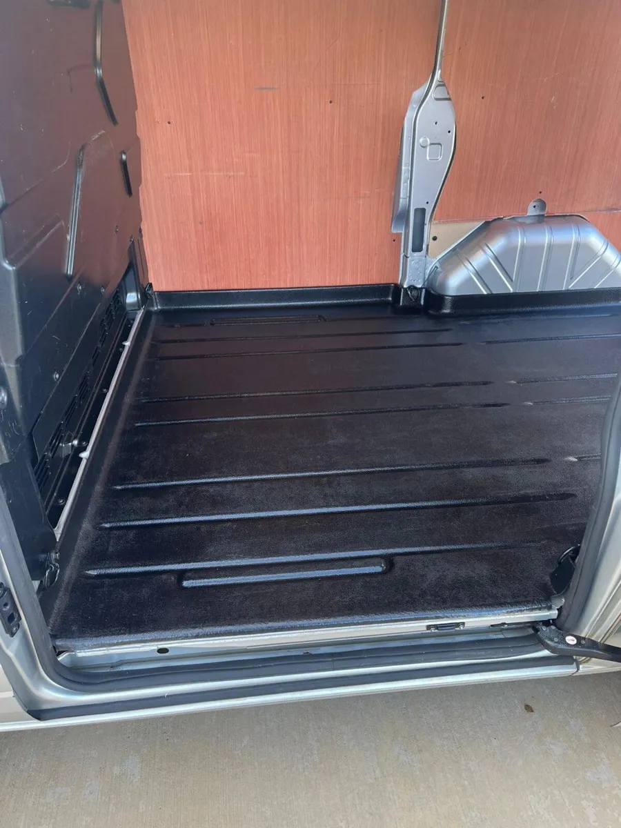 2023 Ford Transit Custom - Image 4