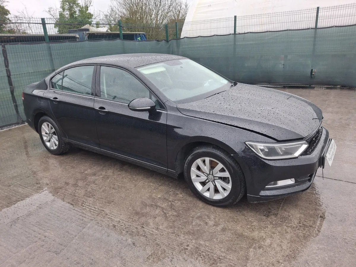 2016 Volkswagen Passat  TDI - Image 2