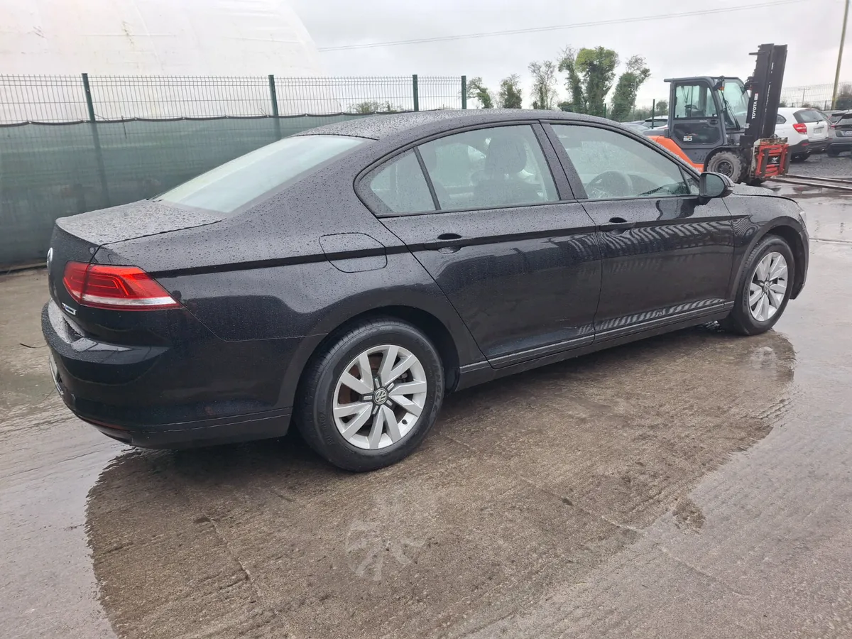 2016 Volkswagen Passat  TDI - Image 4