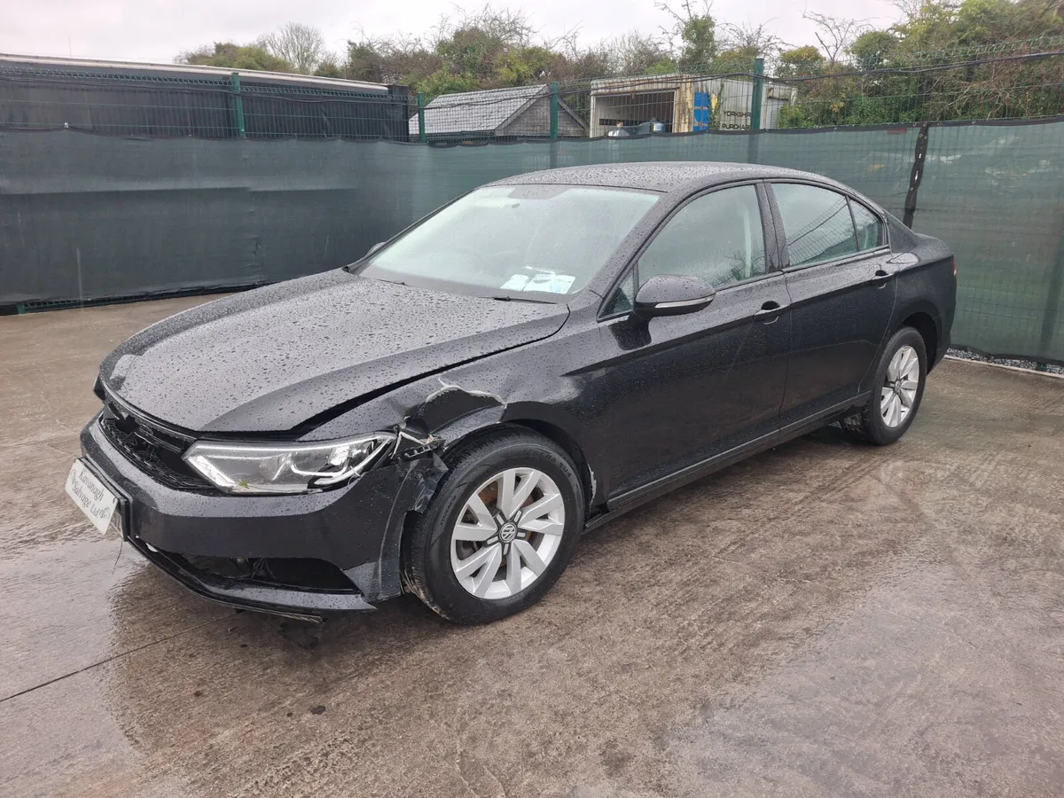2016 Volkswagen Passat  TDI - Image 3
