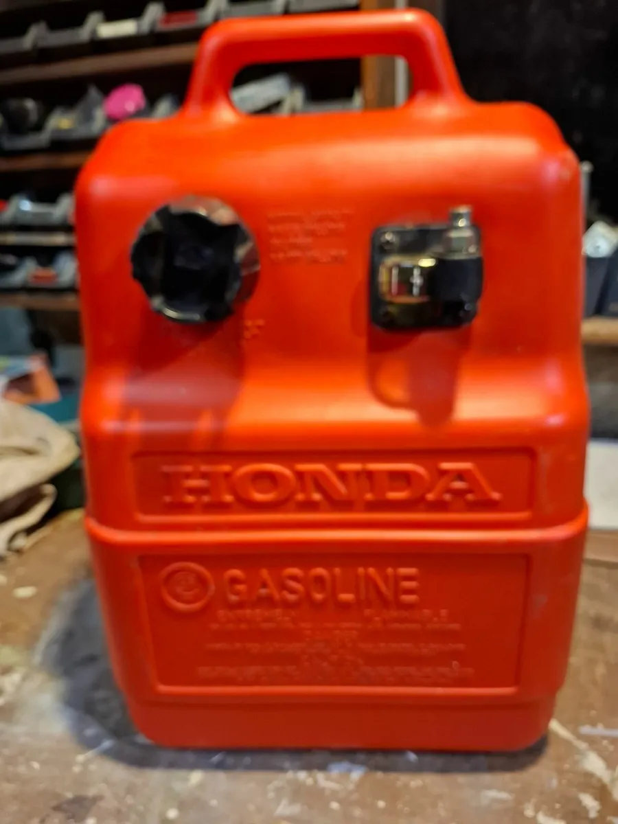 Boat Folding Anchor 6kg and fuel tank 25 litres - Image 1