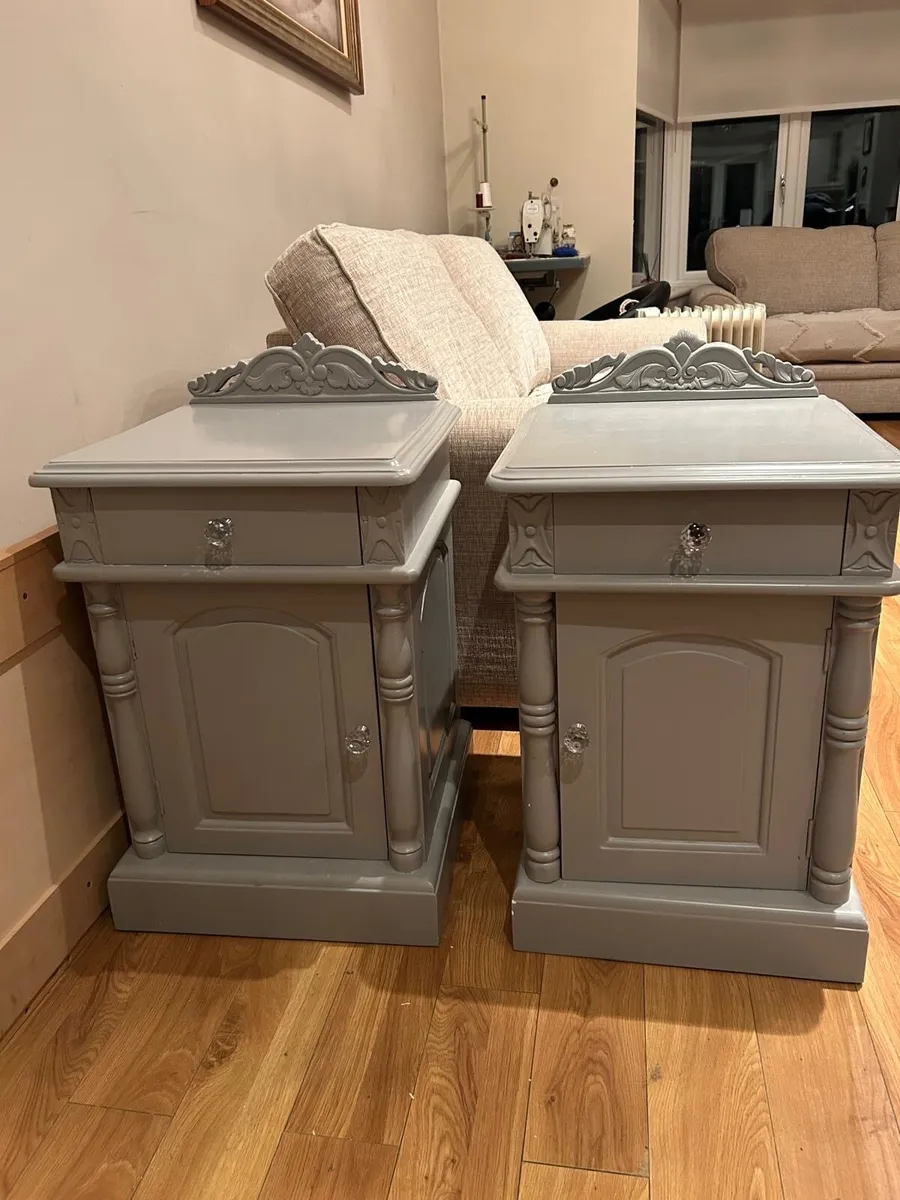 Lockers & dressing table - Image 3