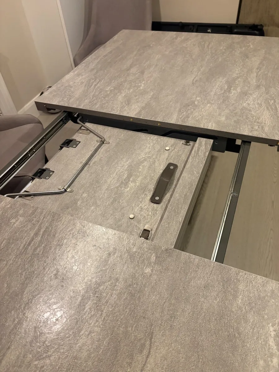 Extending dining table - Image 3