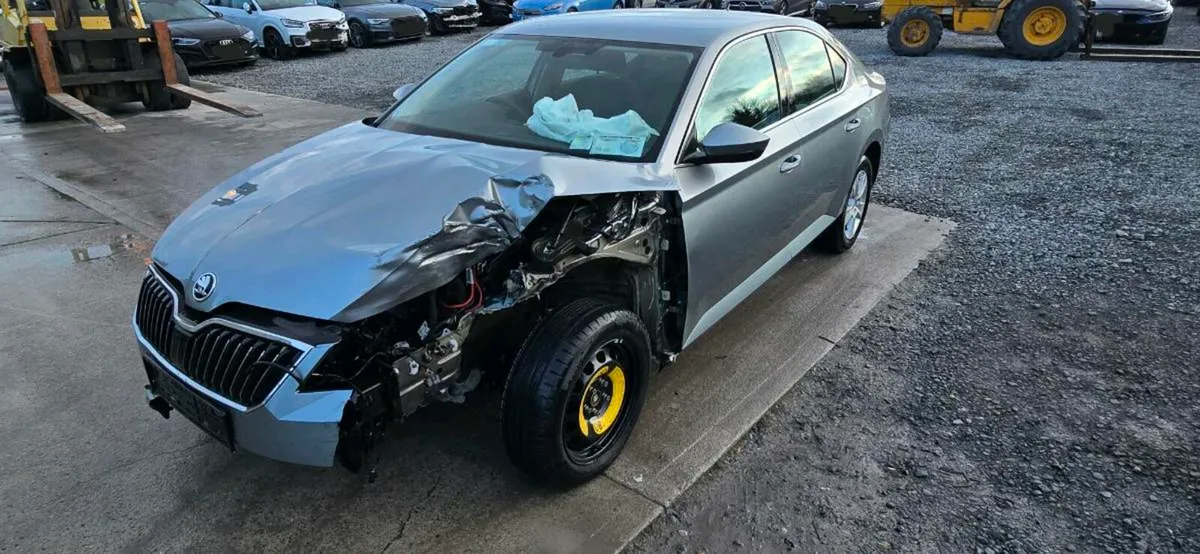 191 SKODA SUPERB 2.0 DIESEL - Image 4