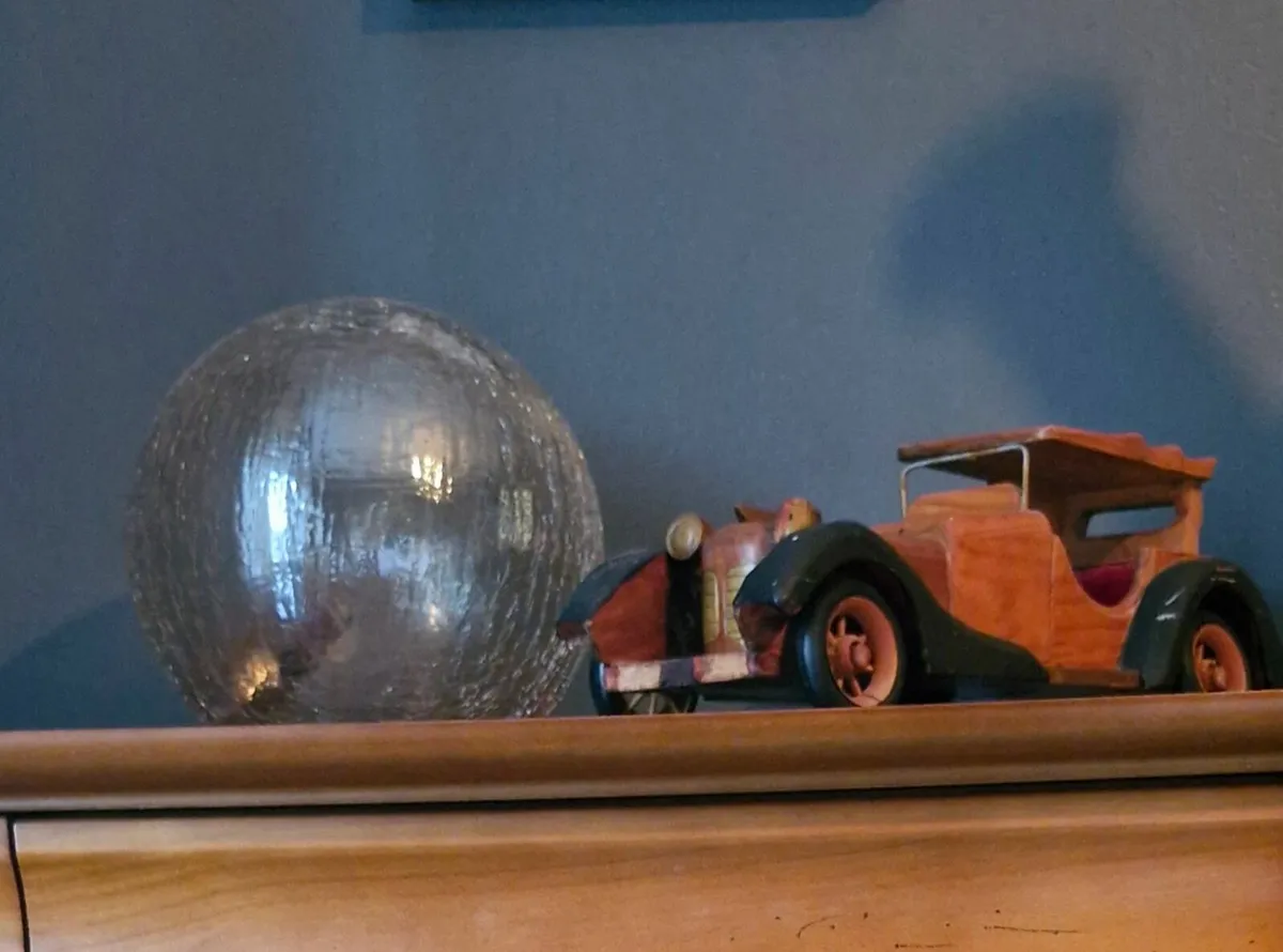 3 Lamps: 2 with shade, 1 glass sphere lamp. - Image 3