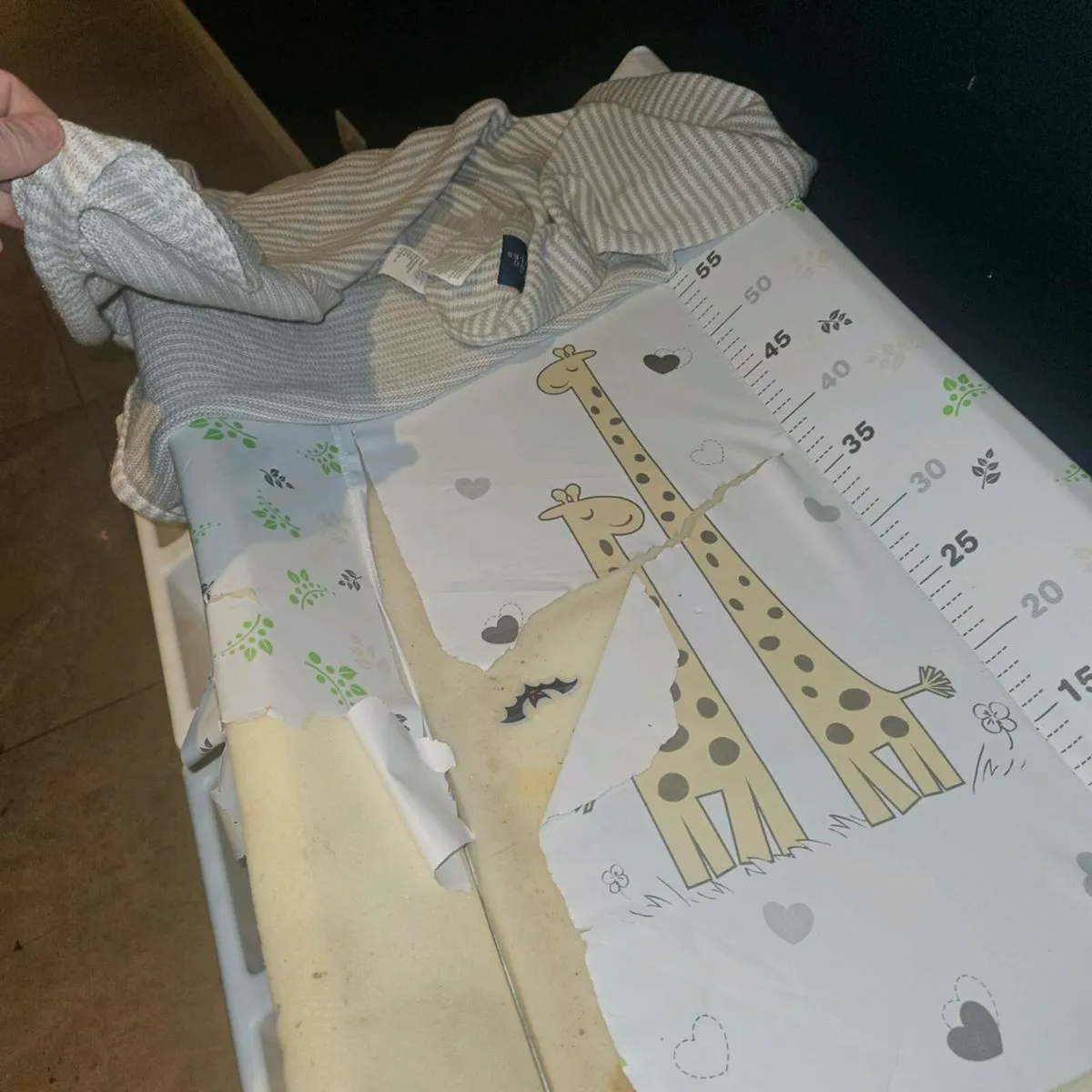 Changing unit and bath - Image 1