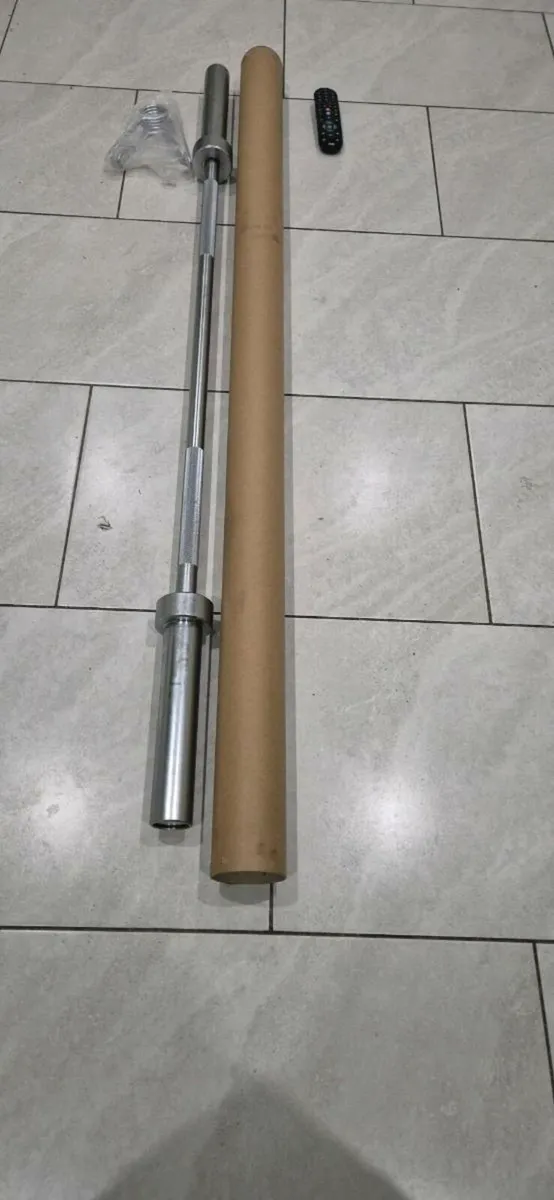 Brand new 5 foot Olympic weight lifting bar - Image 1