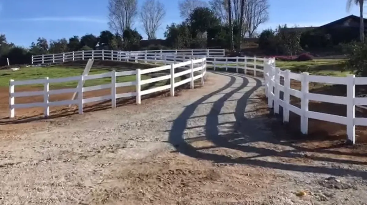 No Maintenance PVC Fencing & Gates - Image 4