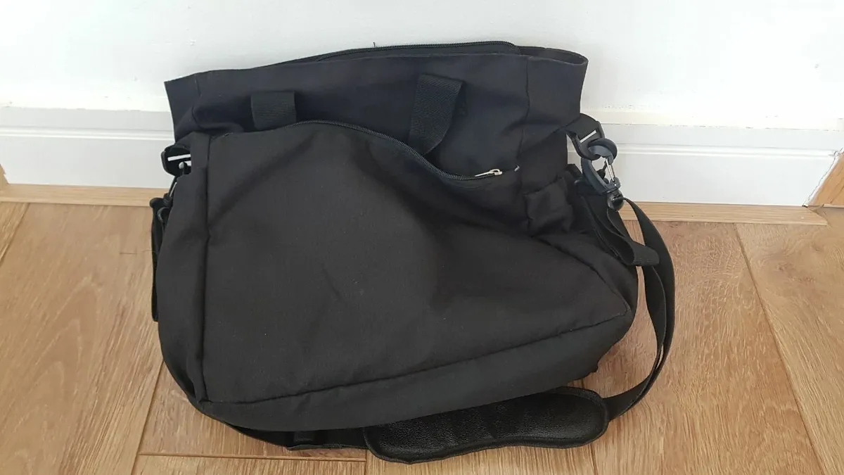 Toddler Adidas shoes size 26 - Image 3