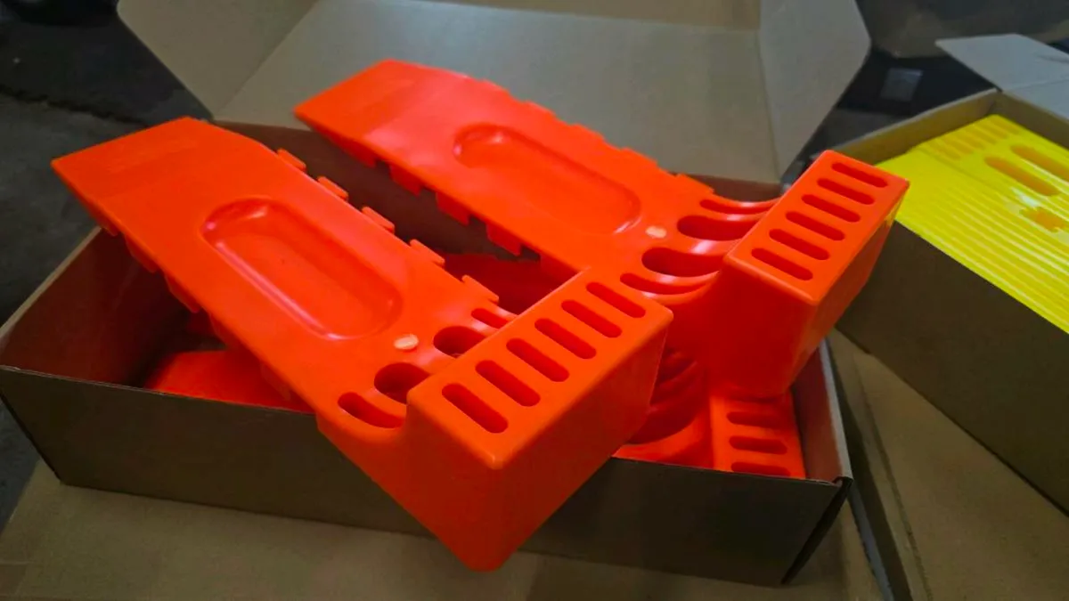 SLIPPERY JIMS FOR IMMOBILISED VEHICLES - Image 1