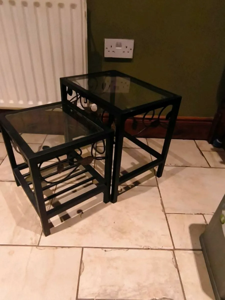 Beautiful set tables 20 Euro - Image 1