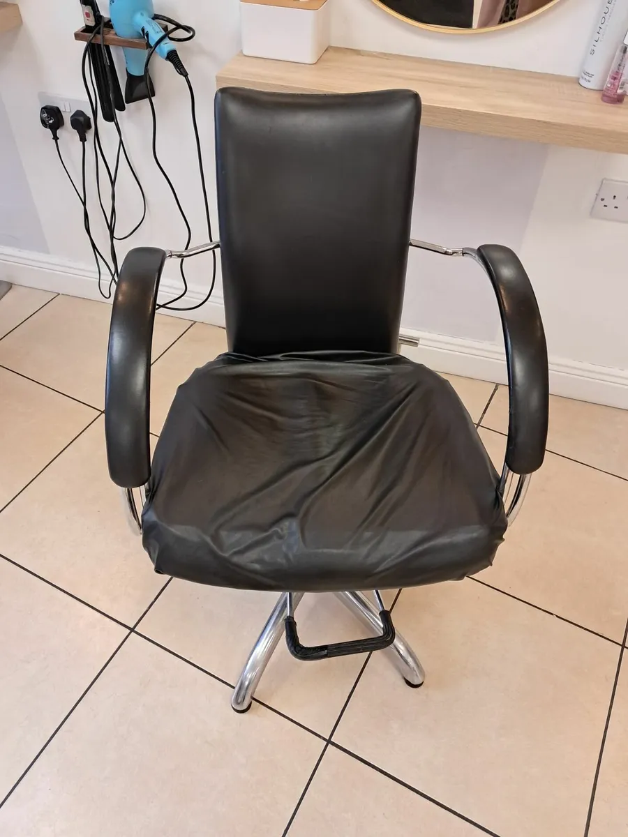 Salon chairs - Image 3