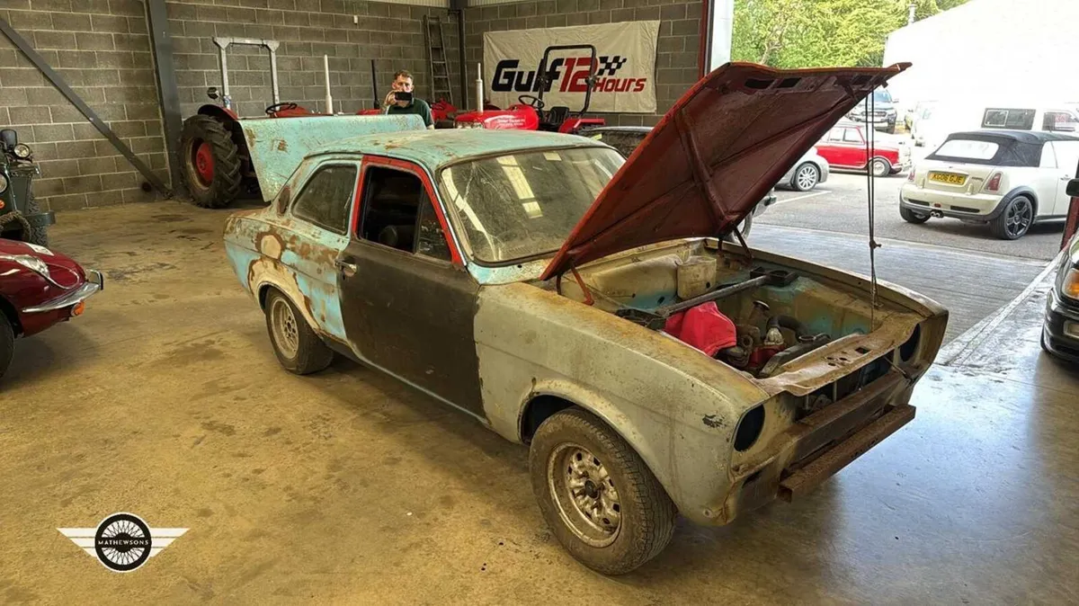 Mk1 escort boot lid required