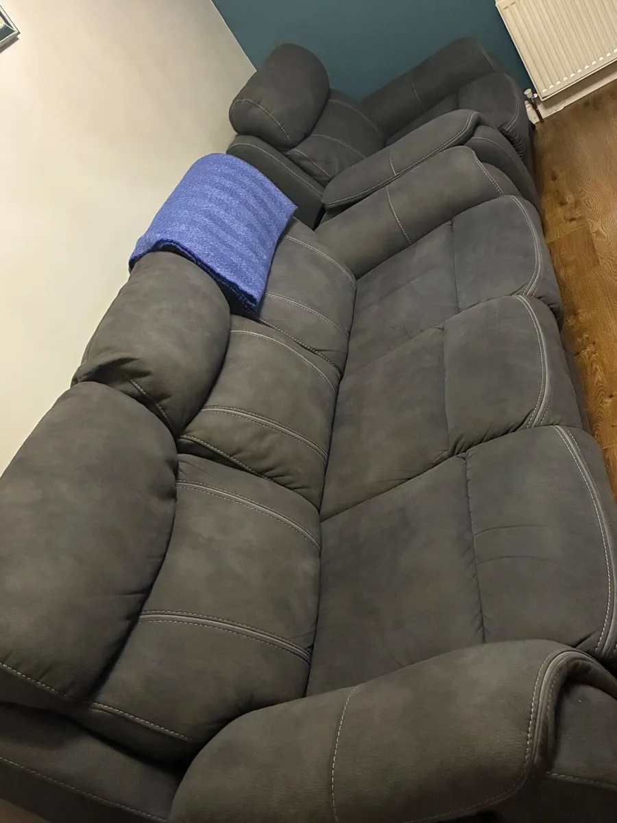 Sofa 3 & 1 - Image 1